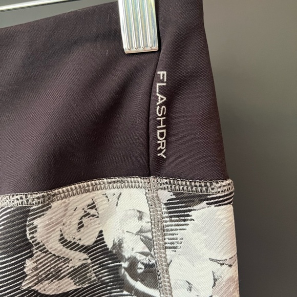 The North Face Flashdry Cropped Athletic Leggings - Picture 3 of 8